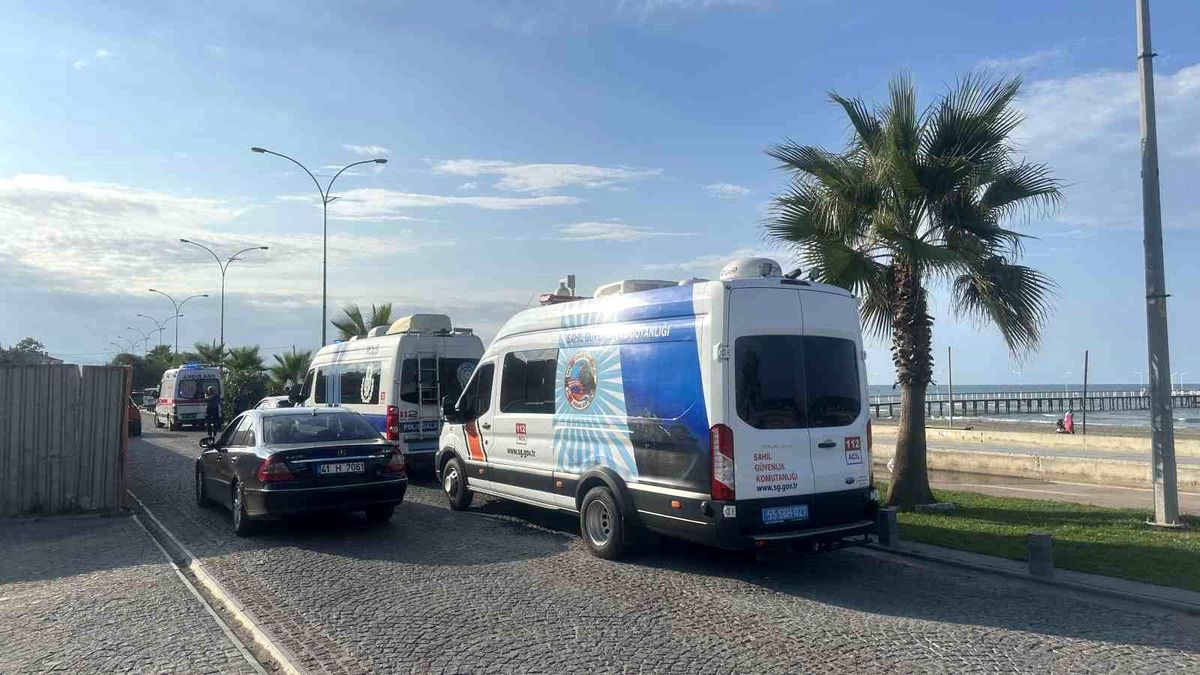 Samsun\'da Denize Giren 2 Çocuk Boğulma Tehlikesi Geçirdi