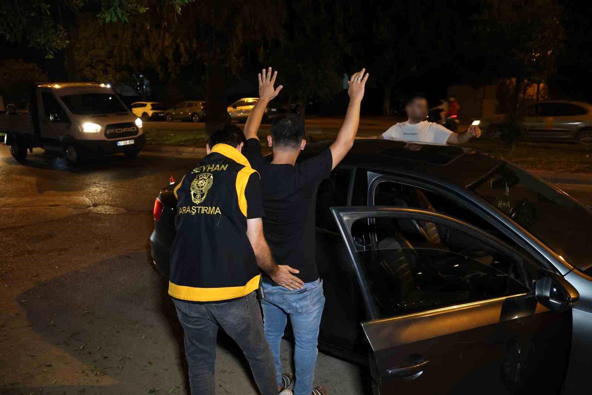 Adana\'da 34 Ruhsatsız Silah Ele Geçirildi, 201 Kişi Yakalandı