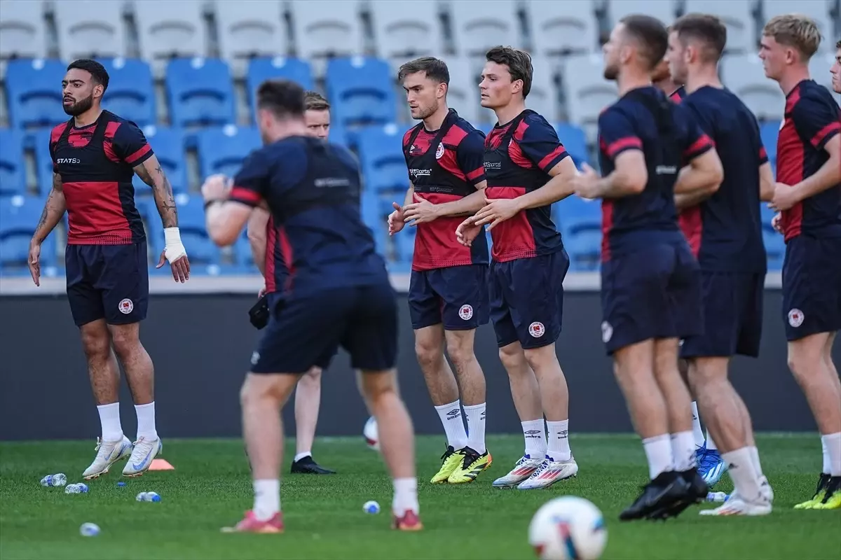 St. Patrick\'s Athletic, Başakşehir maçı öncesi son çalışmasını yaptı