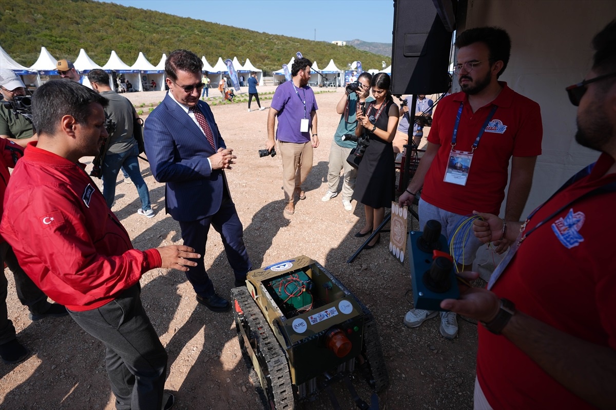 TEKNOFEST 2024 Tarımsal İnsansız Kara Aracı Yarışması İzmir\'de Başladı