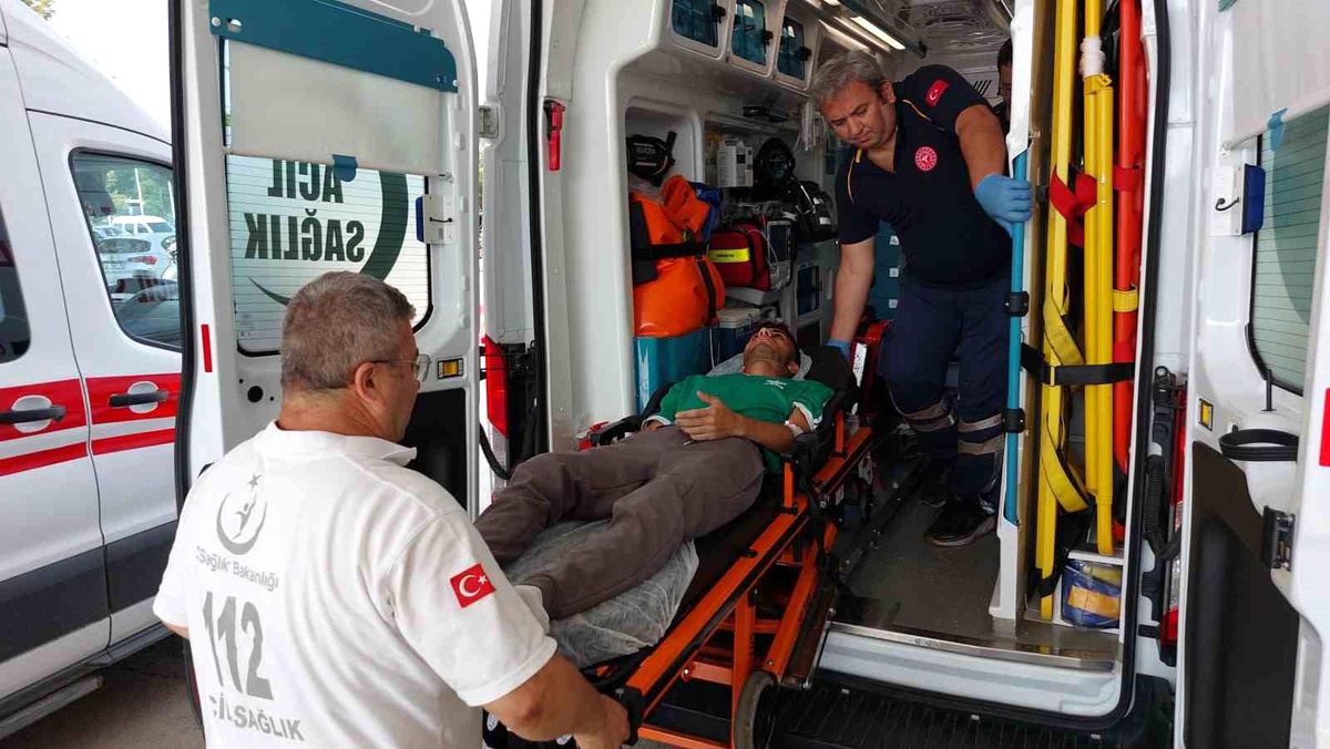 Samsun\'da evinde tıraş olurken elektrik akımına kapılan genç hastaneye kaldırıldı