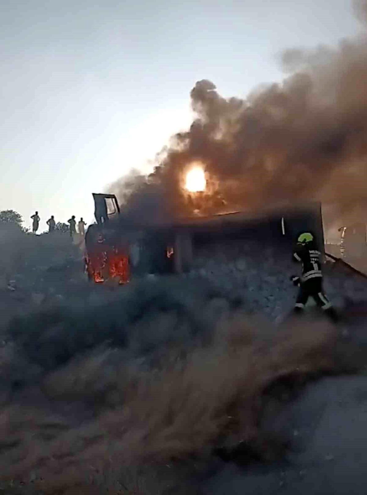 Tarsus\'ta freni boşalan kamyon uçuruma düştü
