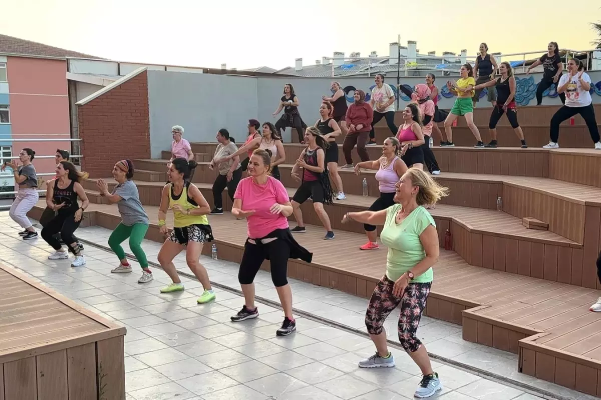 Tepebaşı Belediyesi Yaz Kursları Kapanışında Dans Etkinliği