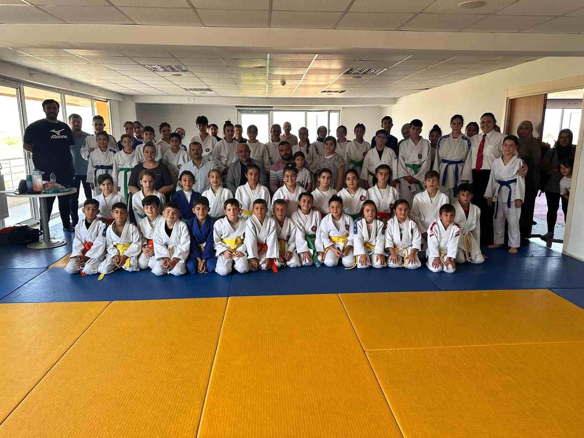 Afyonkarahisar ve Uşak\'ta Judo Zafer Turnuvası düzenlendi