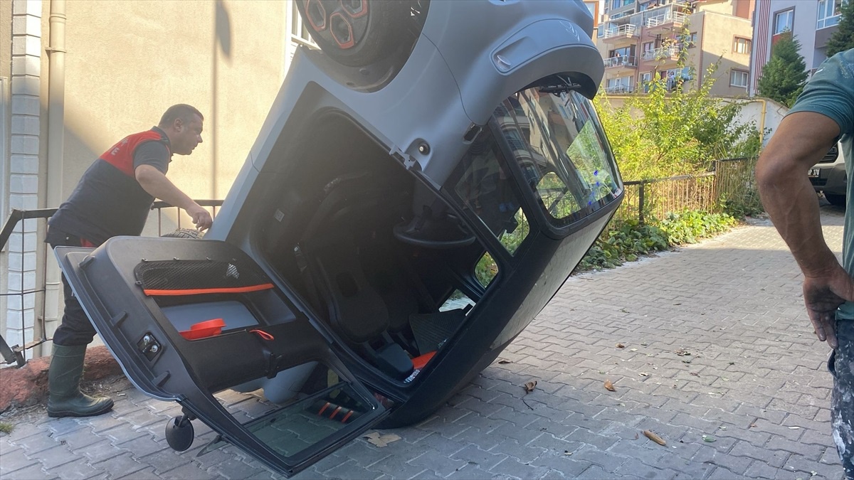 Zonguldak\'ta elektrikli araç kaza yaptı, sürücü yaralandı