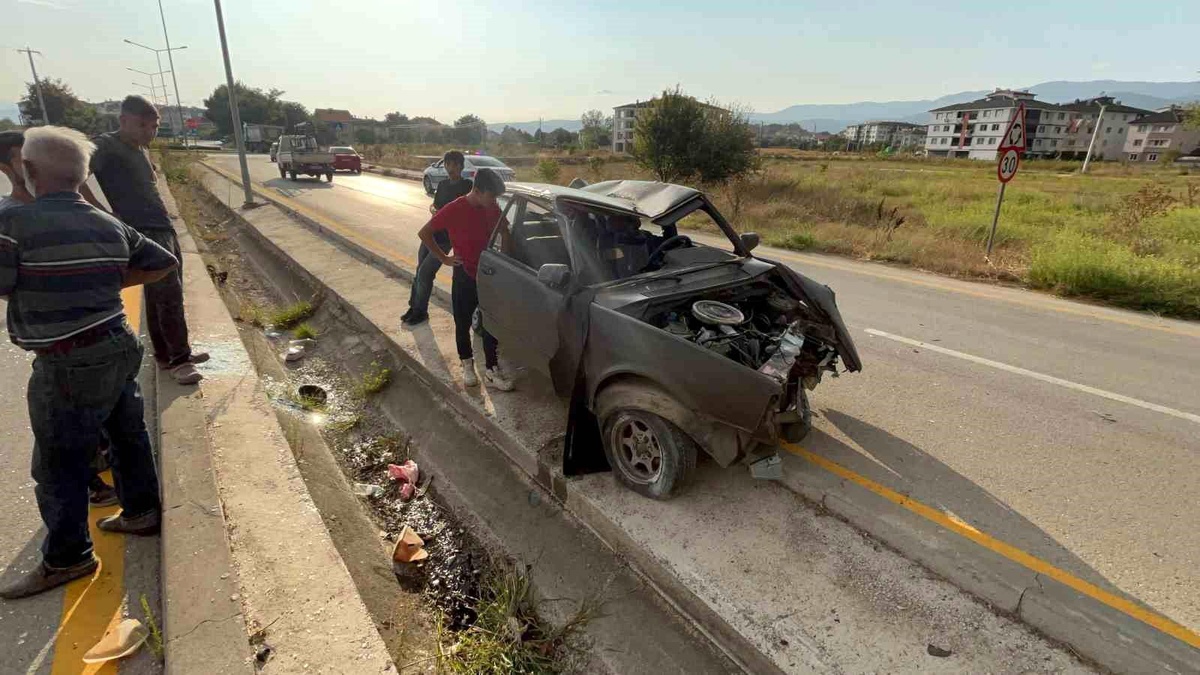 Bolu\'da 15 Yaşındaki Çocuk Sürücü Hurdaya Dönen Otomobilden Burnu Bile Kanamadan Çıktı