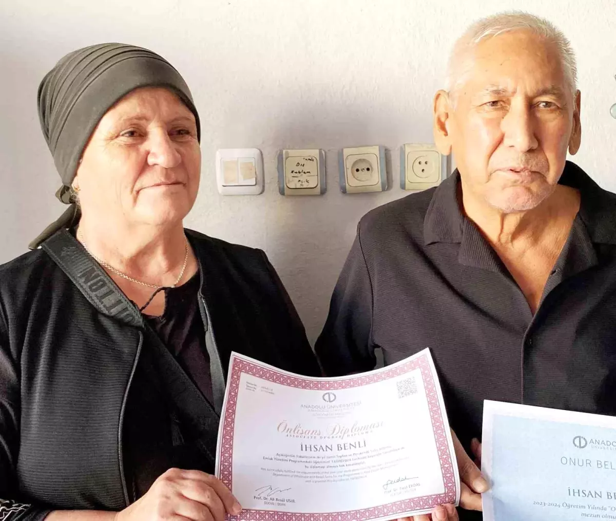 70 Yaşındaki İhsan Benli Üniversiteden Onur Belgesiyle Mezun Oldu