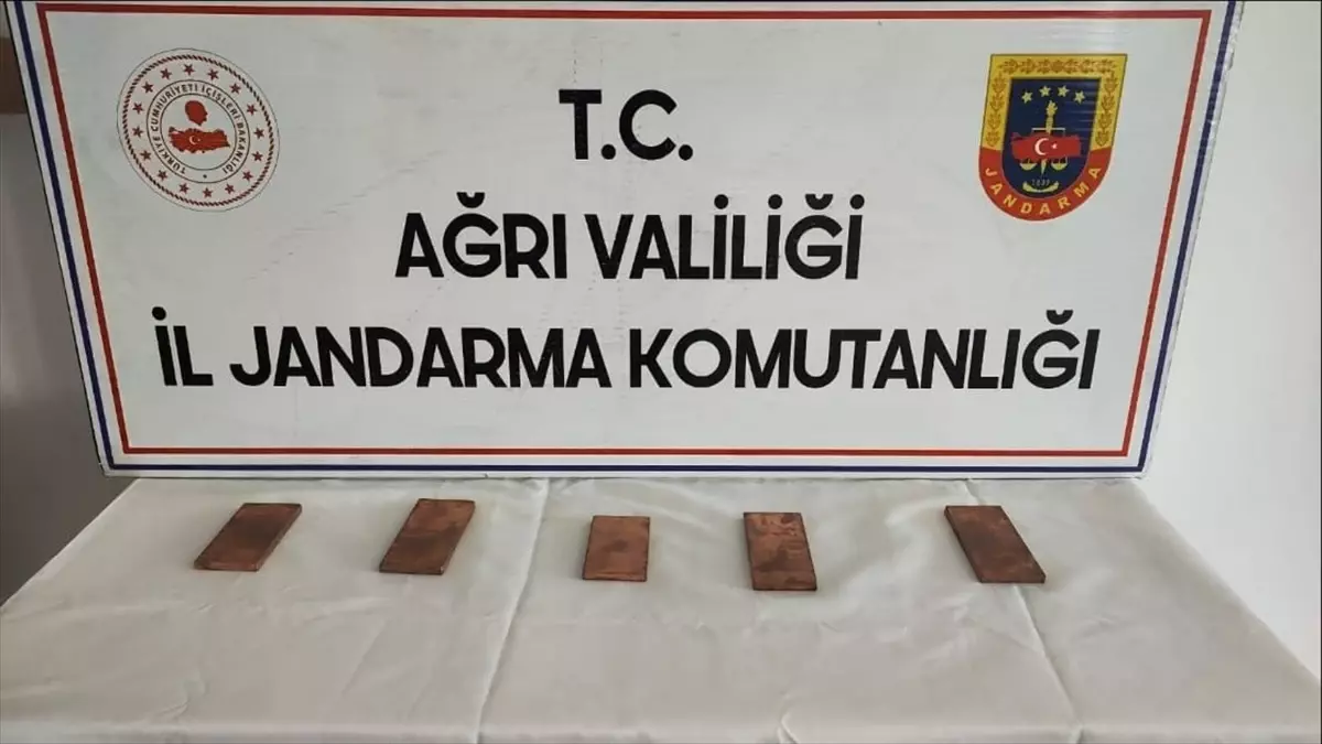 Doğubayazıt\'ta 5 Kilogram Külçe Altın Ele Geçirildi