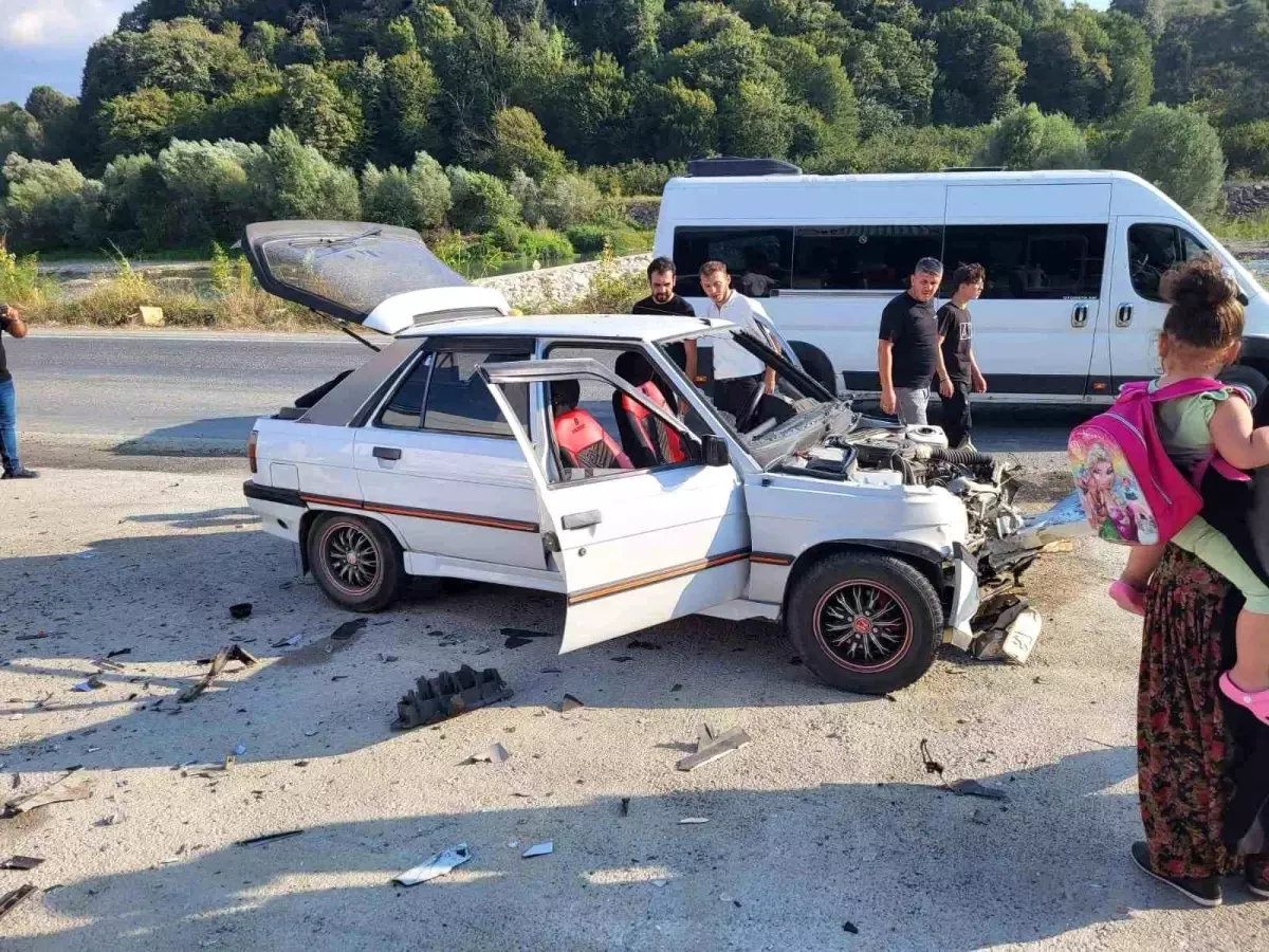 Zonguldak\'ın Alaplı ilçesinde trafik kazası: 2 yaralı