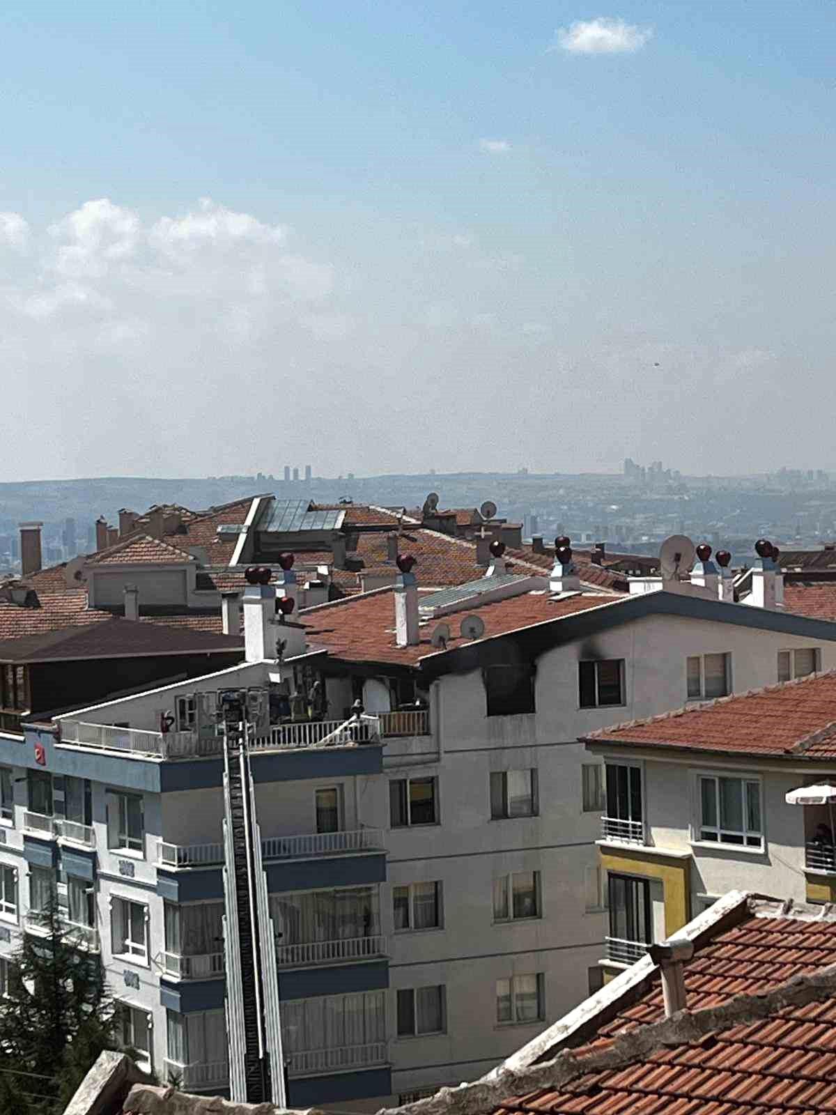 Keçiören\'de bir apartmanın teras katında çıkan yangın kısa sürede söndürüldü