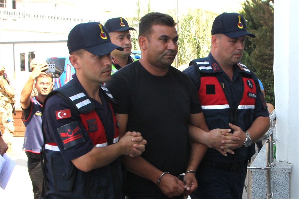 Antalya\'da akrabalar arasında çıkan silahlı kavgada 1 ölü, 3 yaralı