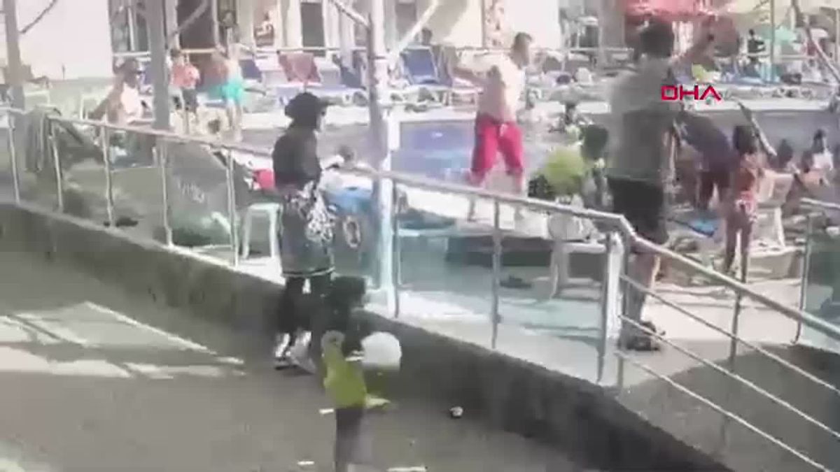 ANTALYA Şezlongda güneşlenirken üzerine baca kapağı düşen kadın, ağır yaralandı