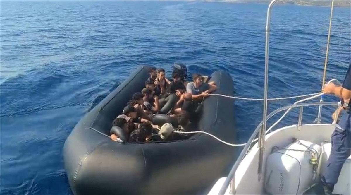Çanakkale\'de 20 düzensiz göçmen yakalandı