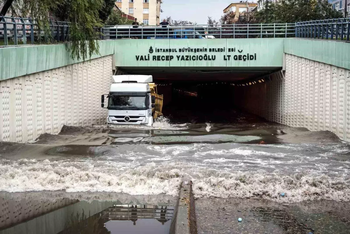 İstanbul Bahçelievler Recep Yazıcıoğlu Altgeçidi Su Baskını