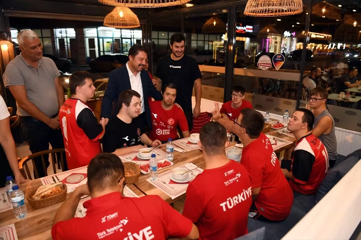 Beypazarı Belediye Başkanı Down Sendromlu Milli Basketbol Takımı ile Buluştu