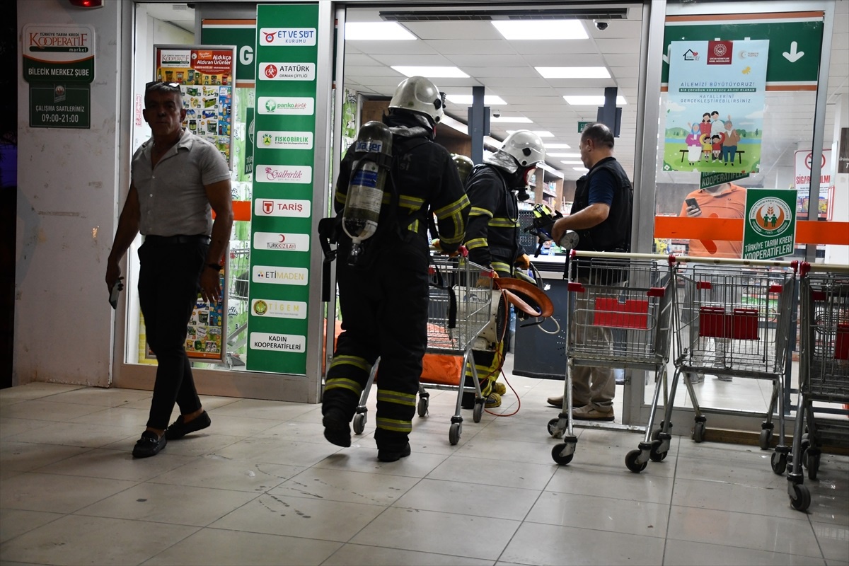 Bilecik\'te Market Deposunda Çıkan Yangın Söndürüldü