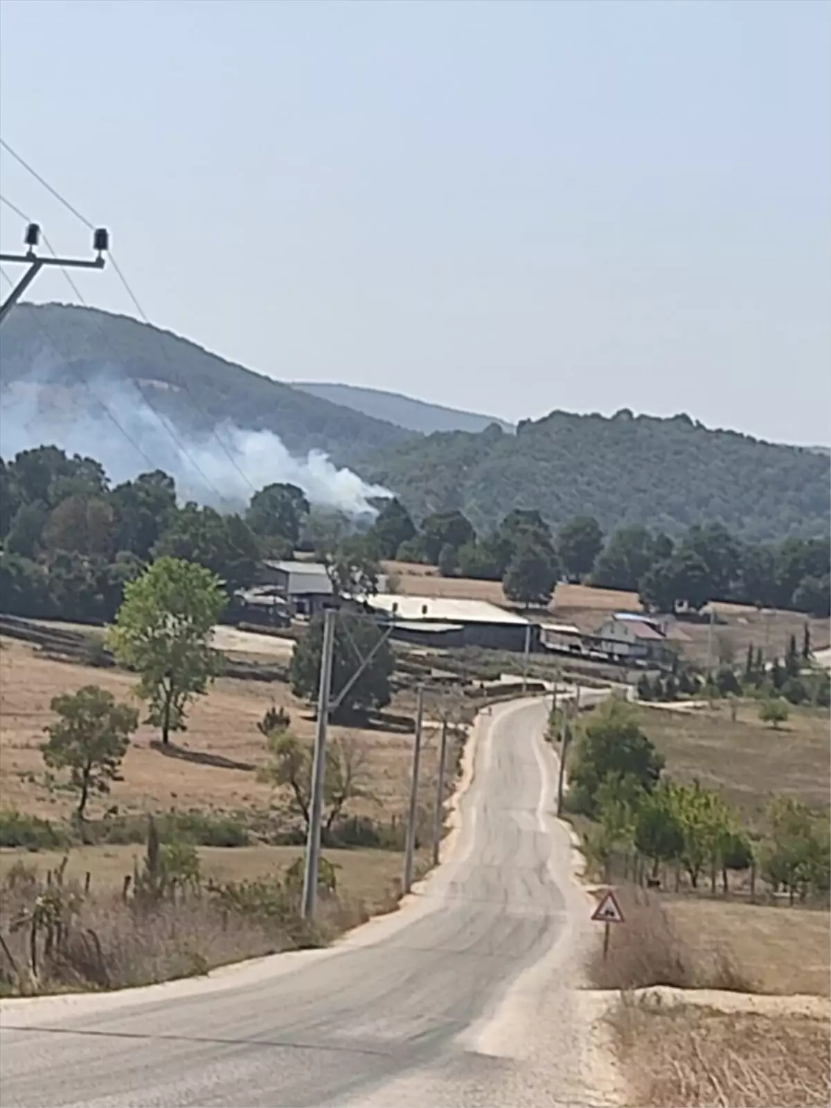 Mustafakemalpaşa\'da Orman Yangını Kontrol Altına Alındı