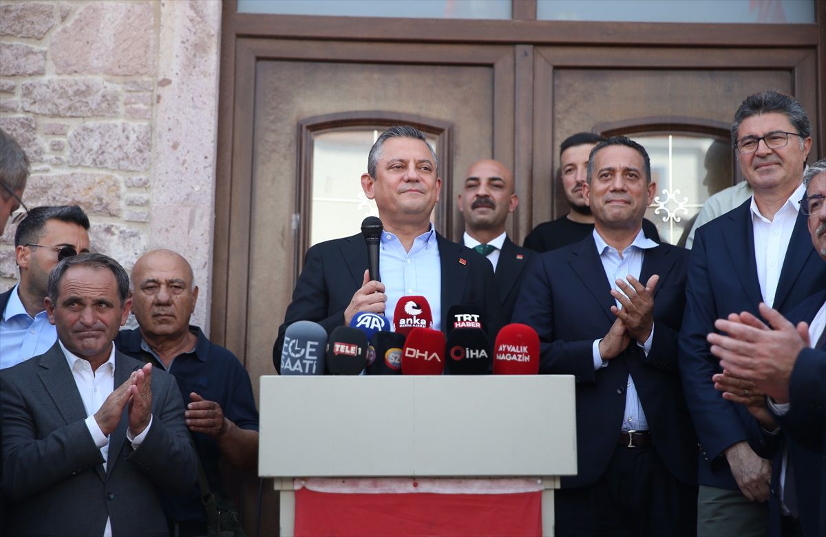 CHP Genel Başkanı Özel, partisinin Ayvalık İlçe Başkanlığı ziyaretinde konuştu Açıklaması