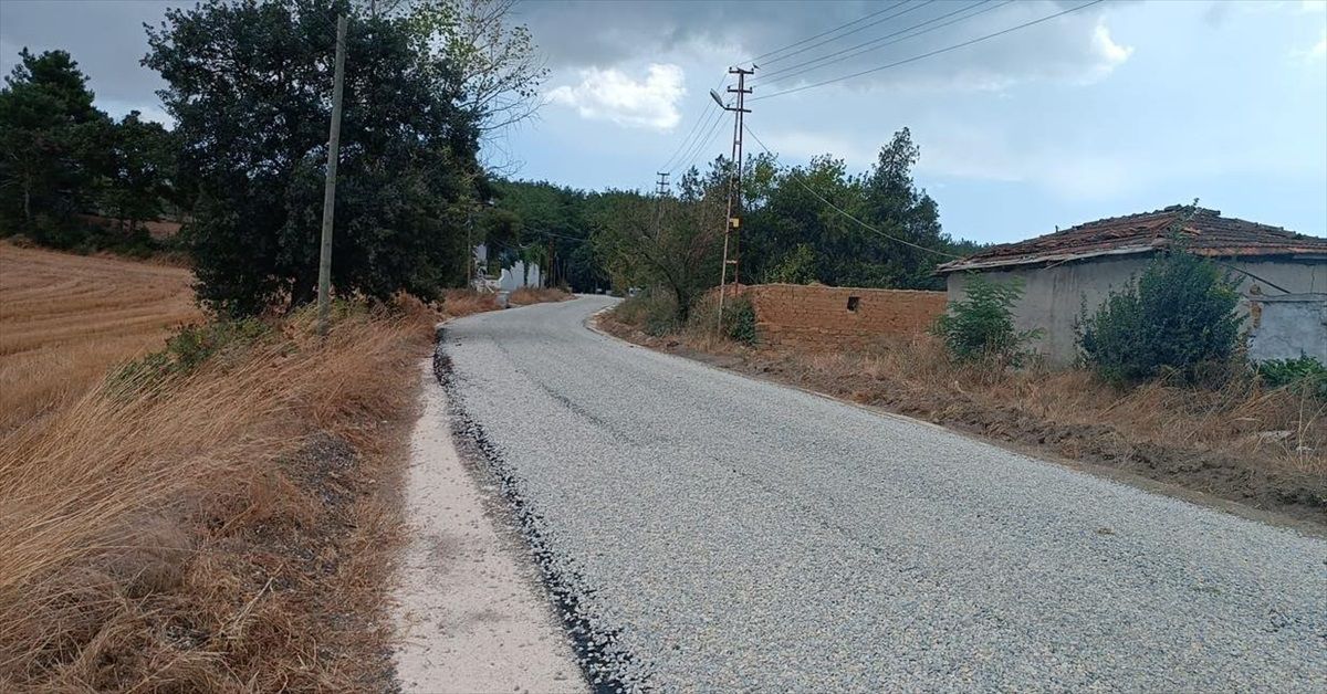 Edirne İl Özel İdaresi Köy Yollarını Sıcak Asfaltla Buluşturuyor