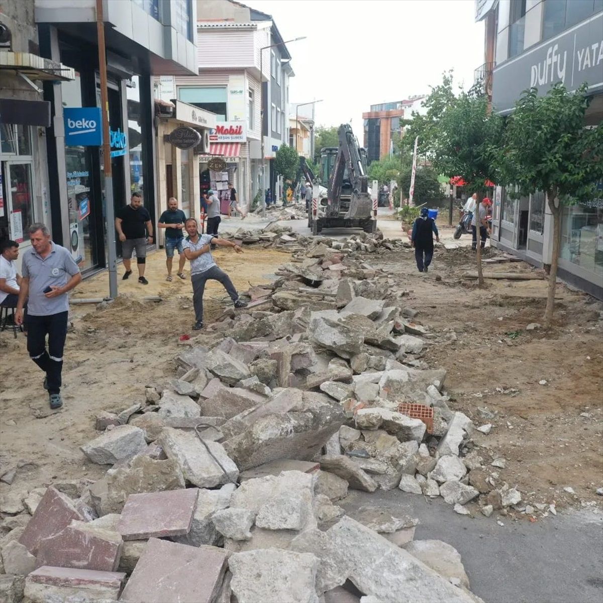 Keşan\'da Yol ve Kaldırım Çalışmaları Devam Ediyor