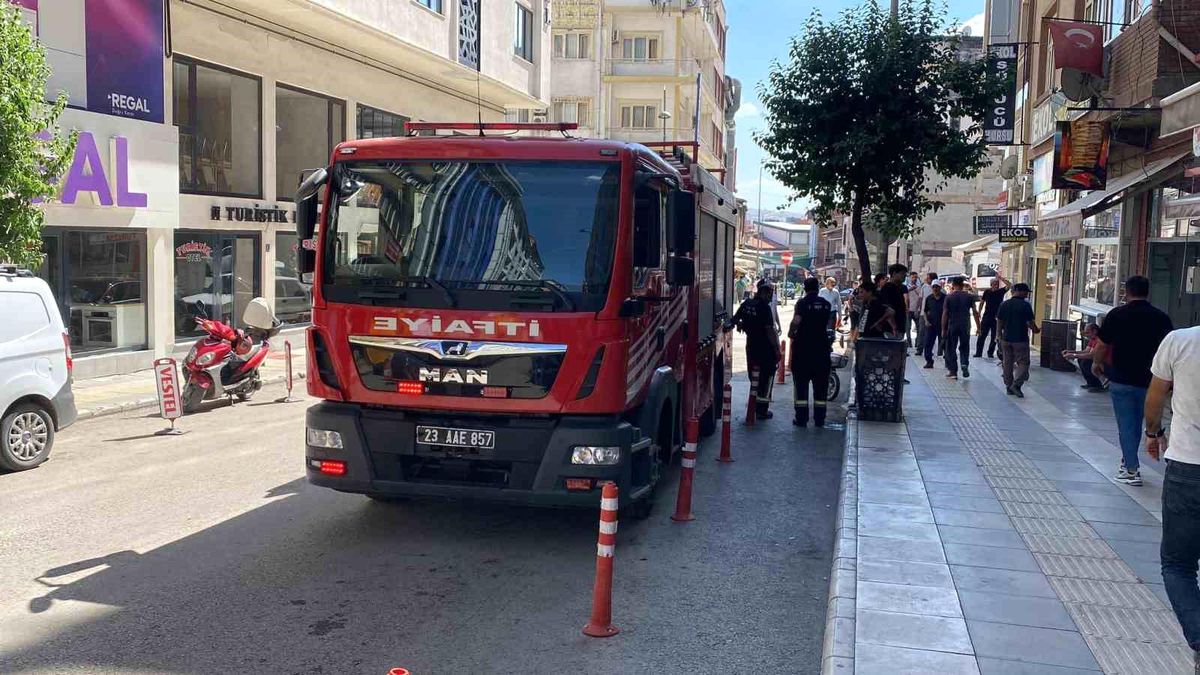 Elazığ\'da bir fırının bacasında çıkan yangın söndürüldü