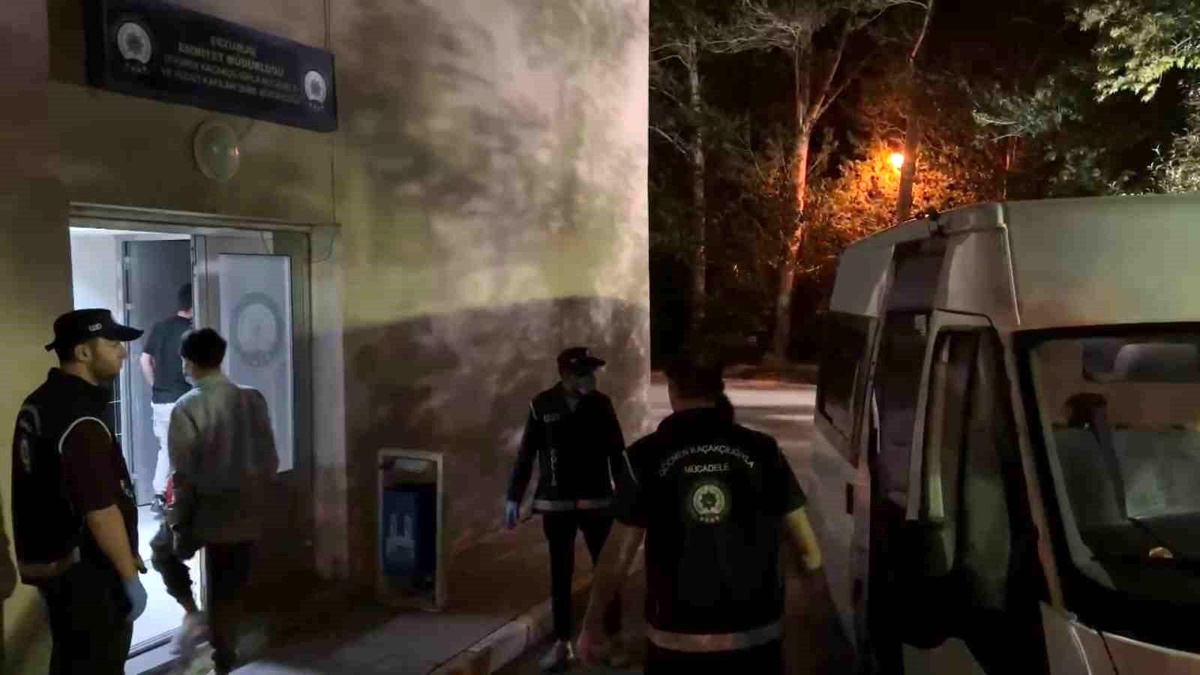 Erzurum\'da Göçmen Kaçakçılığı Operasyonu: 16 Kaçak Göçmen Yakalandı
