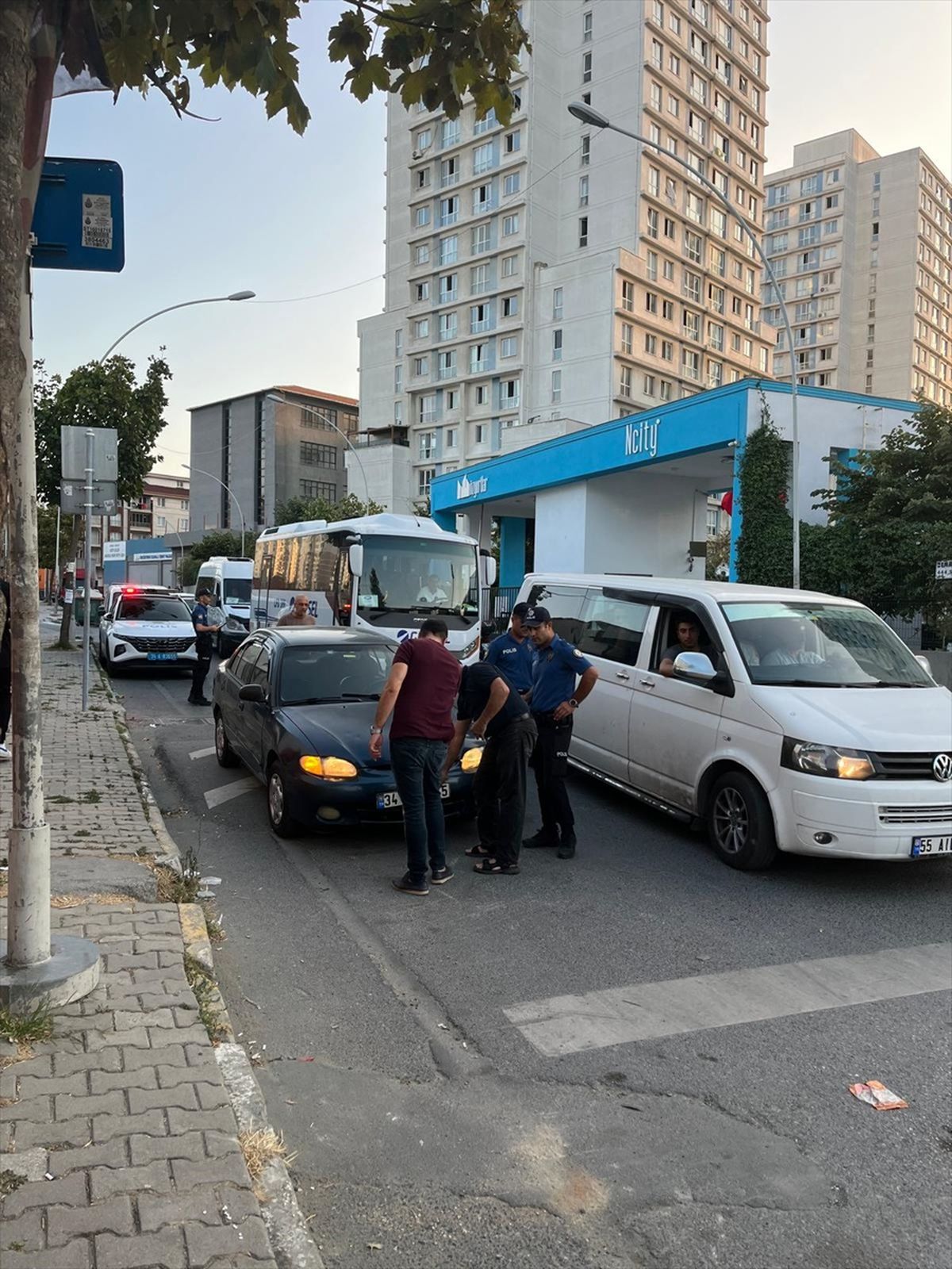 Esenyurt\'ta Site Çevrelerinde Polis Denetimi