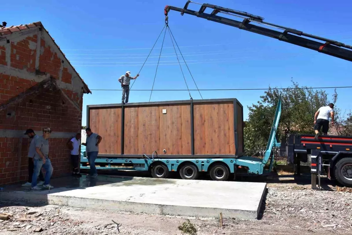 Tekirdağ\'da yangında evi yanan yaşlı kadına belediye sahip çıktı