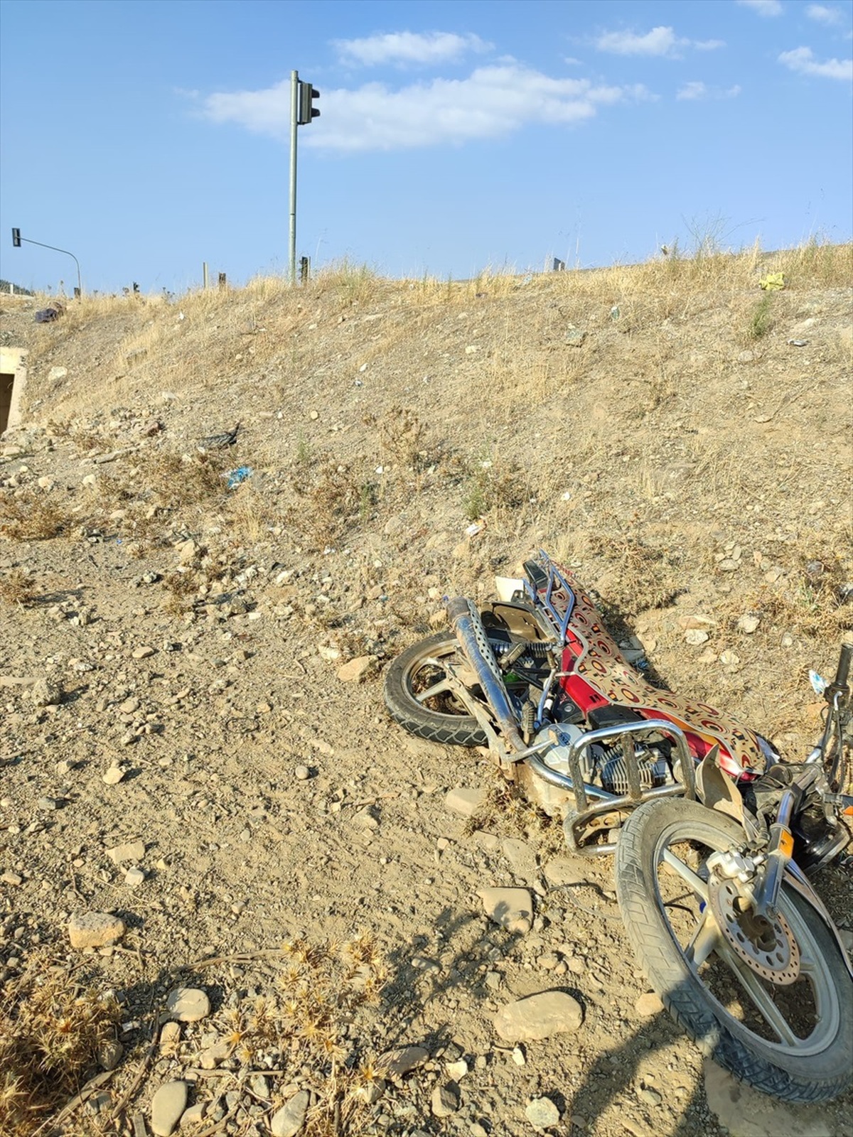 Gaziantep\'te motosiklet ile otomobil çarpıştı, sürücü yaralandı