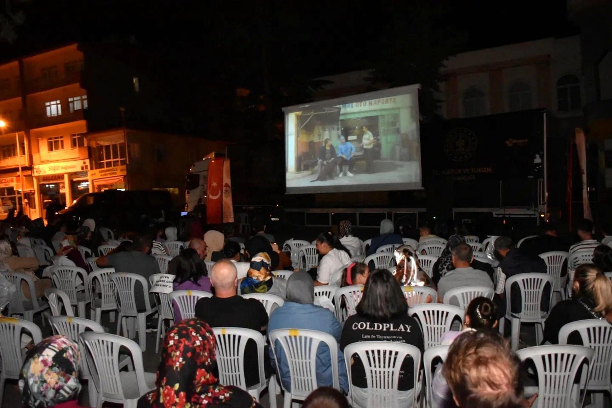 Bilecik\'te \'Gezen Sinema\' Halkın İlgi Odağı Oldu