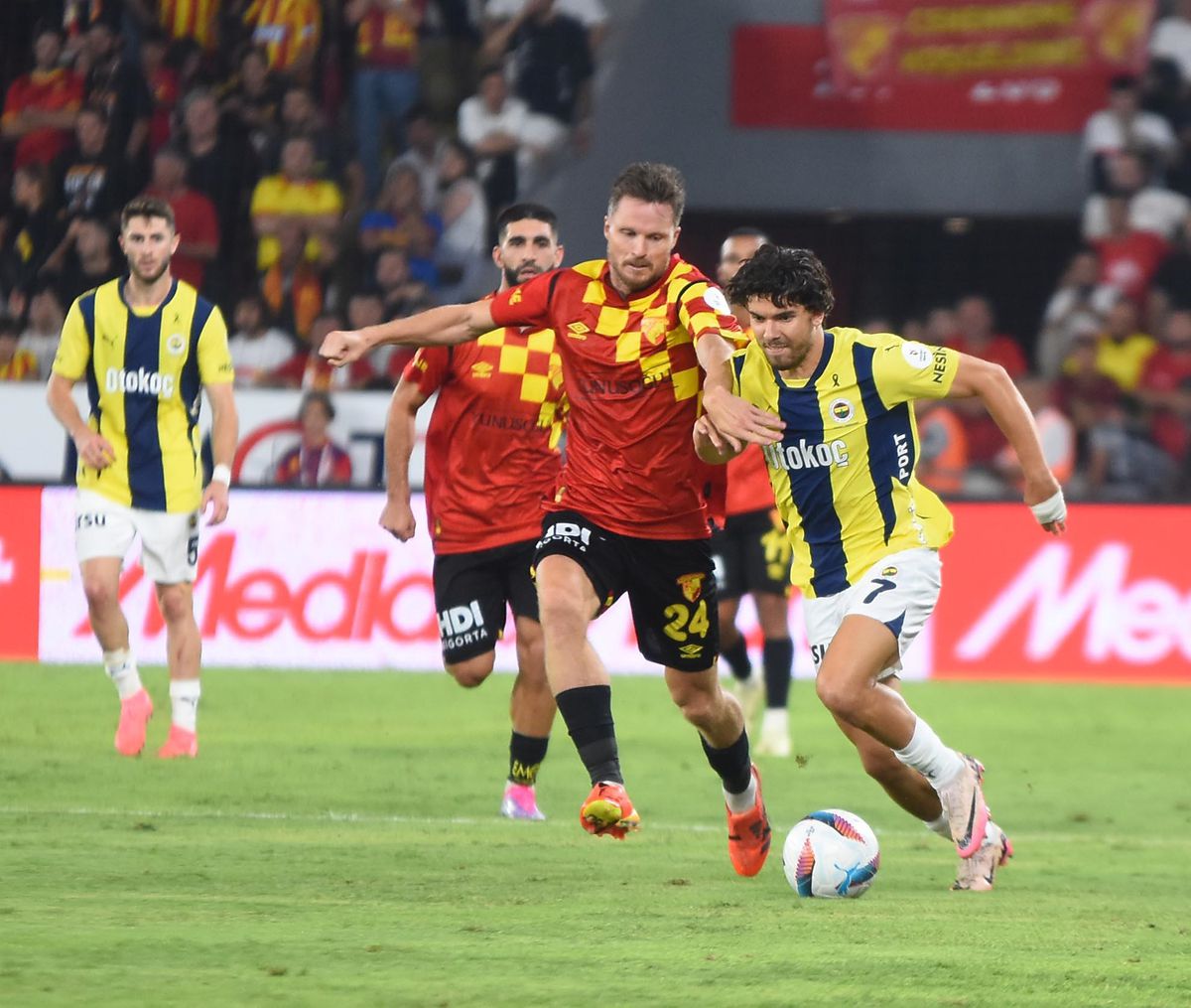 Göztepe\'de Lasse Nielsen sürprizi