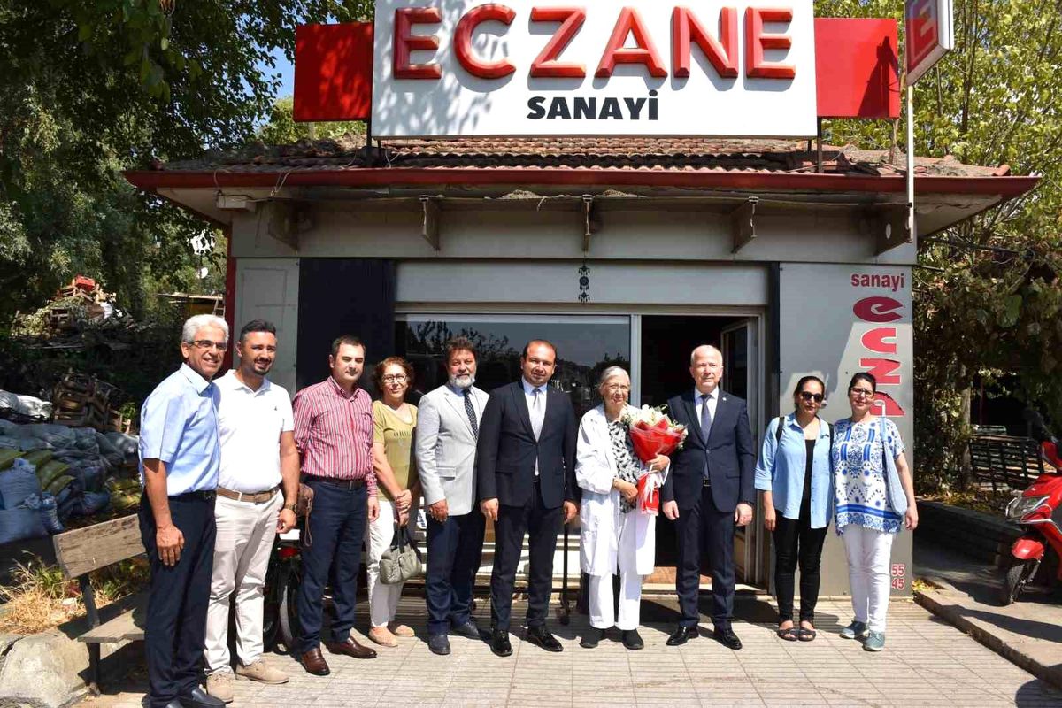 Aydın İl Sağlık Müdürü Dr. Eser Şenkul, Eczacı Aliye Serçin\'i Ziyaret Etti