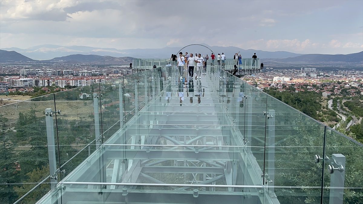 Isparta\'da Kirazlıdere Cam Seyir Terası 450 Bin Kişi Tarafından Ziyaret Edildi