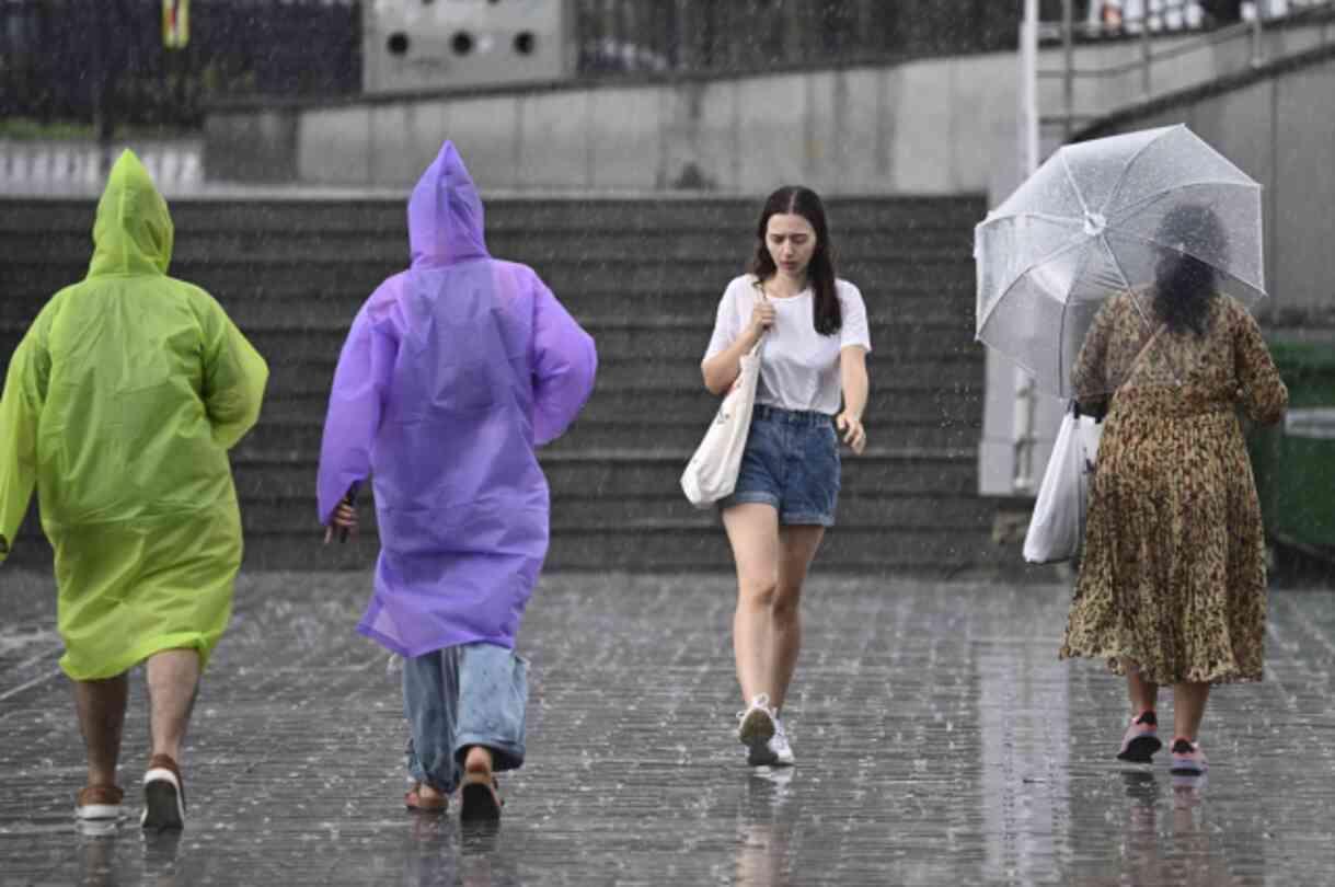 İstanbul'da beklenen sağanak ve dolu yağışı başladı! Feci görüntüler geliyor