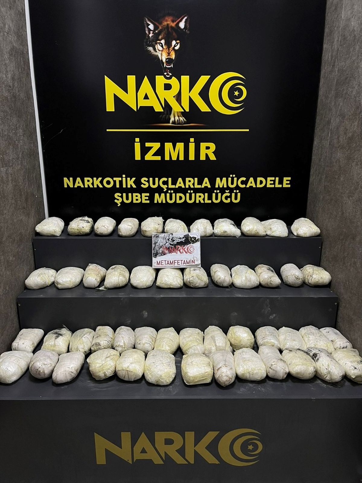 İzmir\'de Tırın Lastiğinde 50 Kilo Uyuşturucu Ele Geçirildi