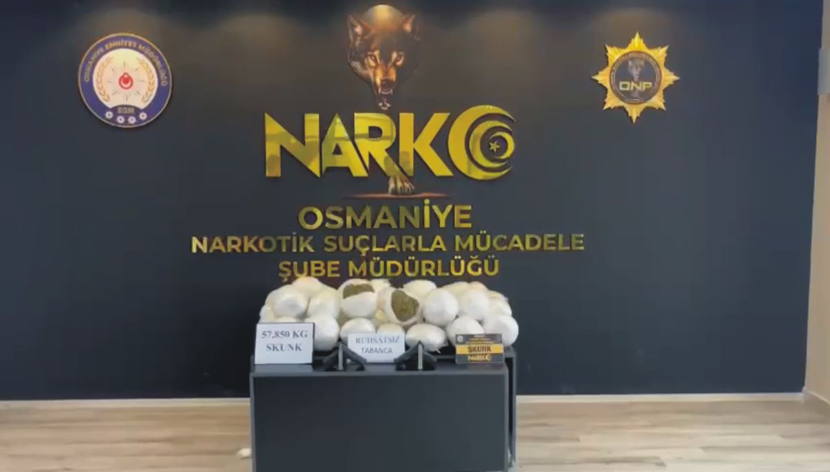 Osmaniye\'de Kamyonetin İçinde Uyuşturucu ve Tabanca Ele Geçirildi