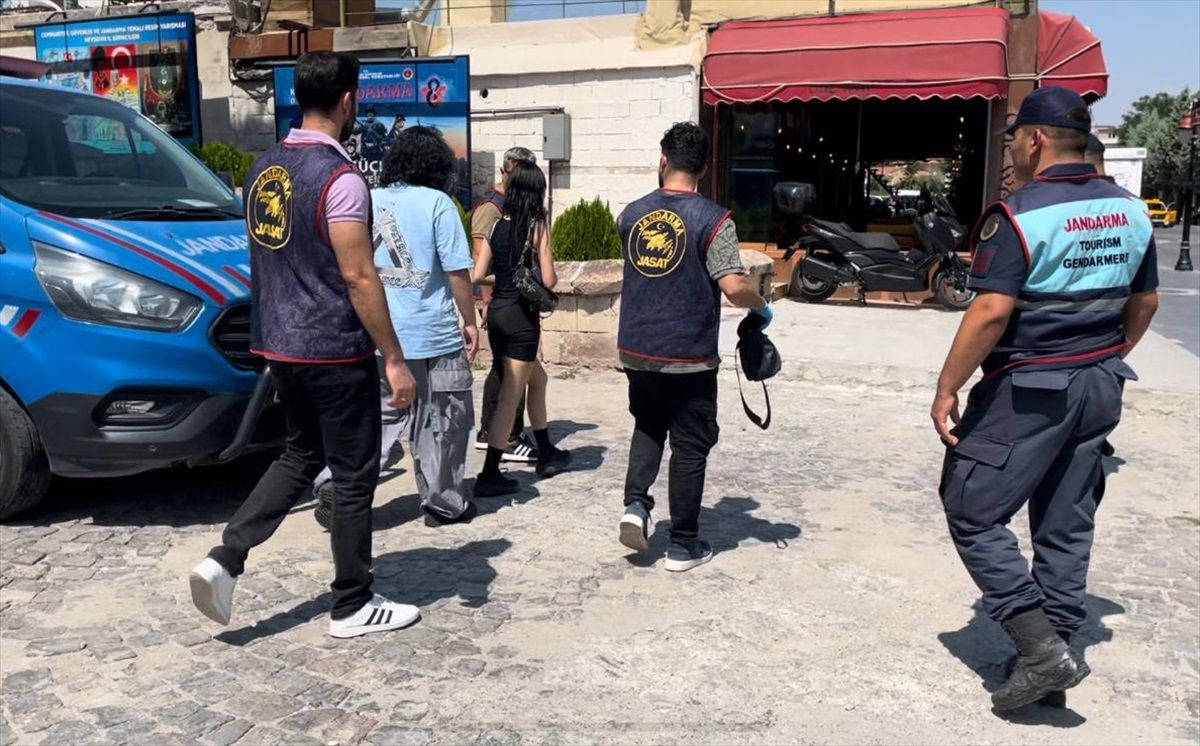 Kapadokya\'da Arnavut turistin çantasını çaldığı öne sürülen Güney Koreli iki kadın turist yakalandı