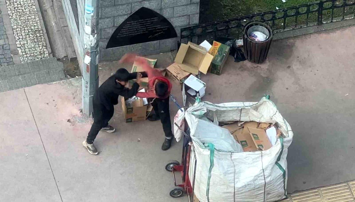 Samsun\'da karton toplayan çocuklar arasında kavga çıktı