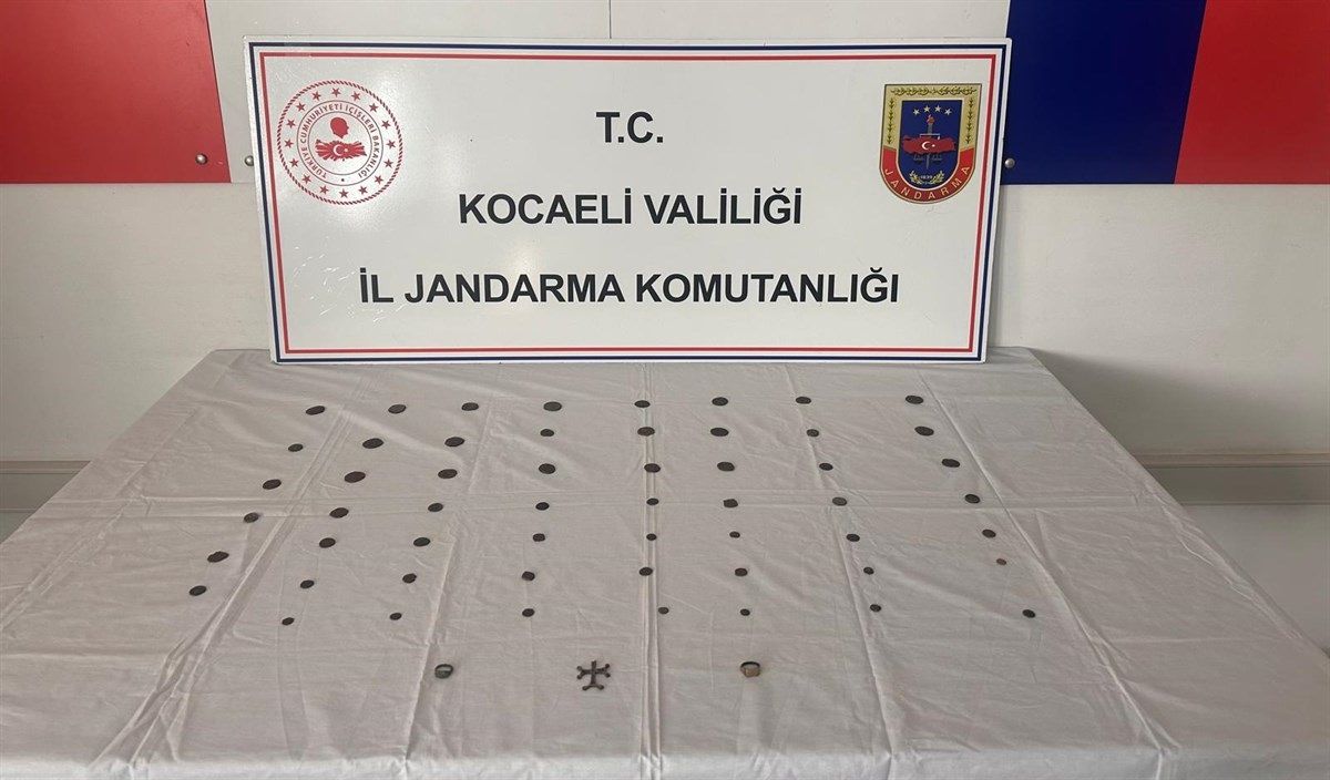 Gebze\'de Tarihi Eser Operasyonu: 55 Sikke ve Değerli Objeler Bulundu