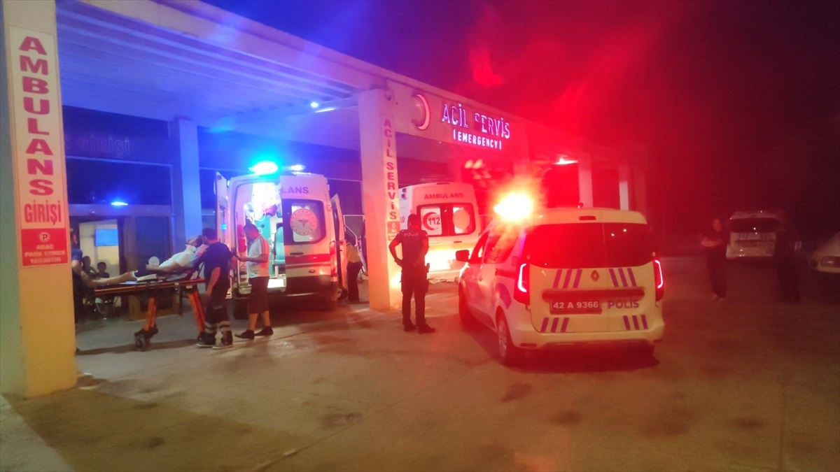 Konya\'da komşu aileler arasında çıkan kavgada 4 kişi yaralandı