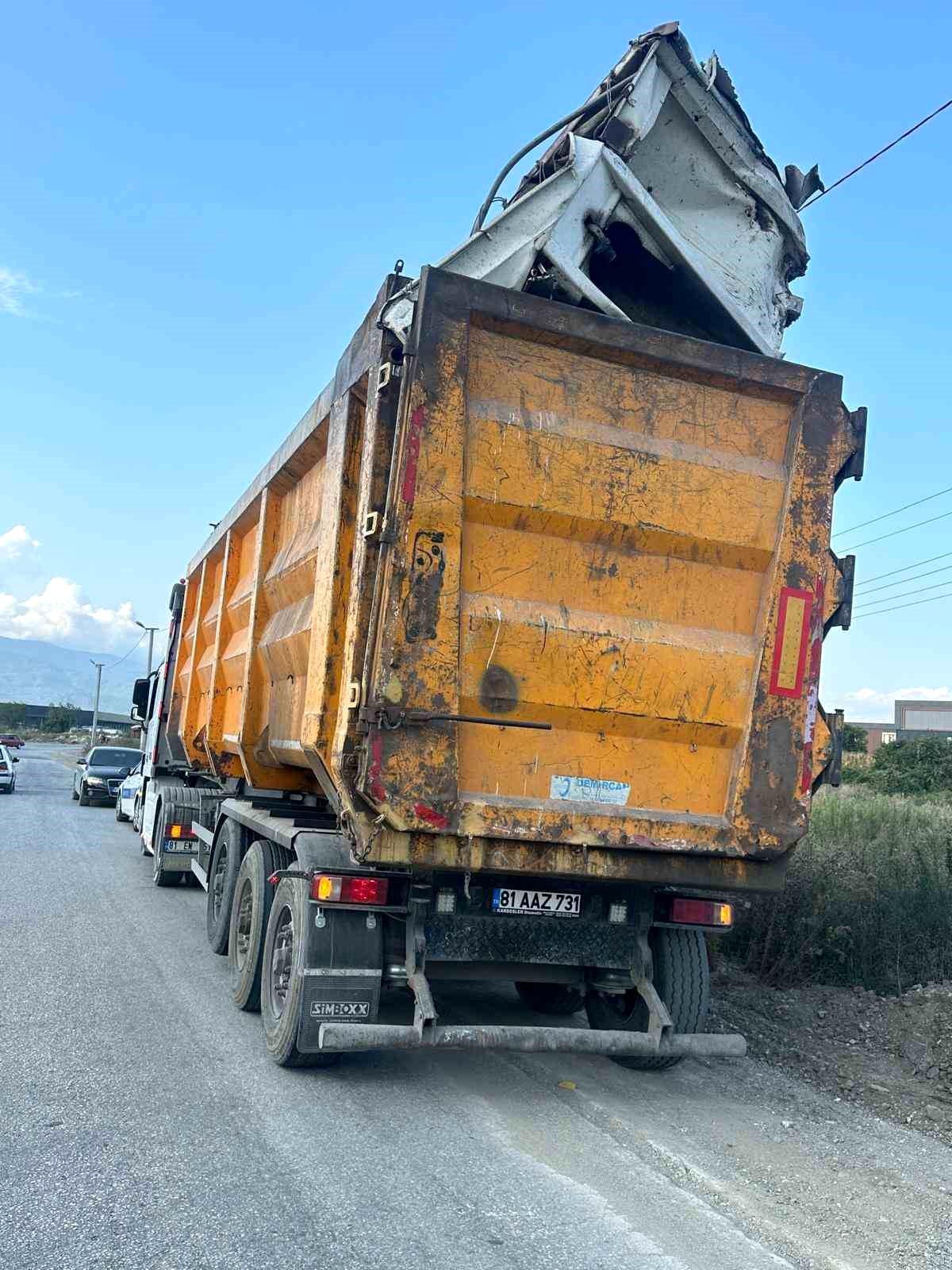 Düzce\'de Aşırı Yüklü Tır Yakalandı