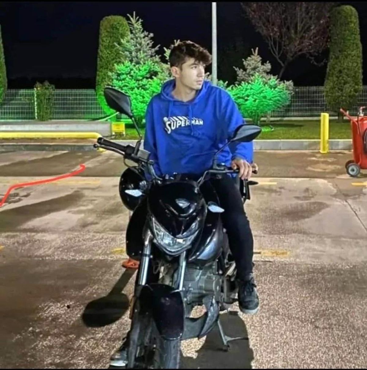 Kütahya\'da Otomobil ile Motosiklet Çarpışması Sonucu Yaralanan Motokurye Hayatını Kaybetti