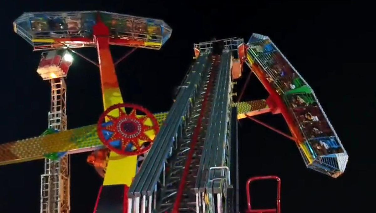 Kahramanmaraş\'ta Lunaparkta Mahsur Kalan Vatandaşlar İtfaiye Tarafından Kurtarıldı