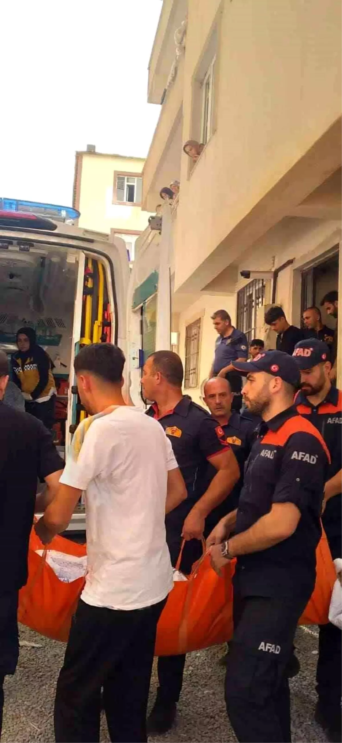 Muş\'ta intihar girişimi: Kişi 7. kattan atlayarak yaralandı