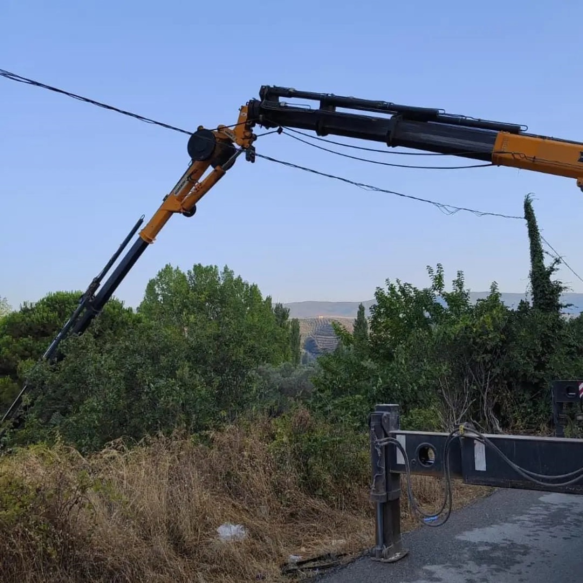 Bursa\'da Zeytinliğe Giren Otomobil Kazası: 1 Ölü, 3 Yaralı