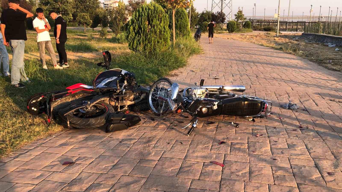 Adıyaman\'da Motosiklet Kazası: 3 Kişi Yaralandı