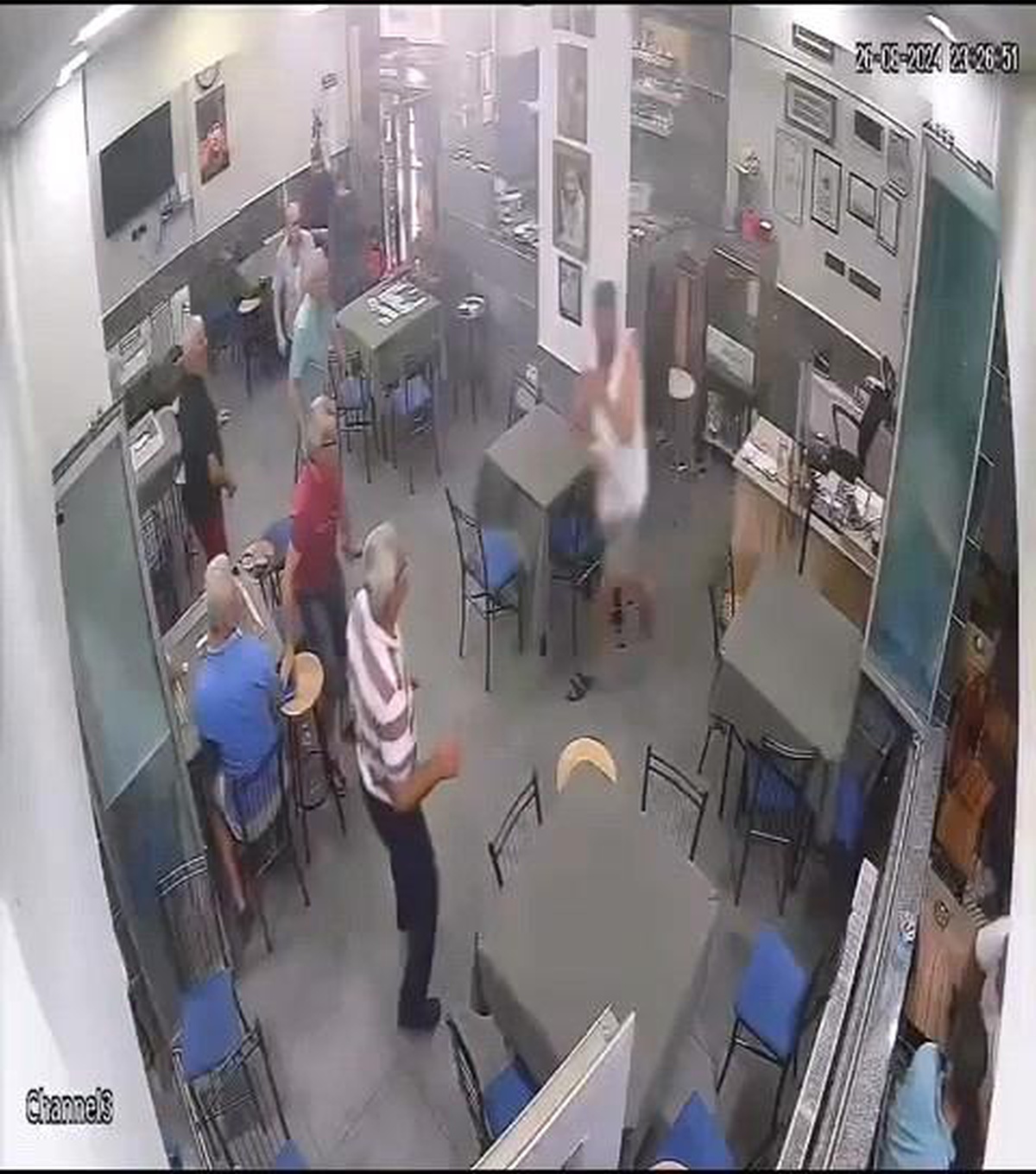 Manisa\'da Kahvehanede İş Yeri İşletmecisi Bıçaklandı
