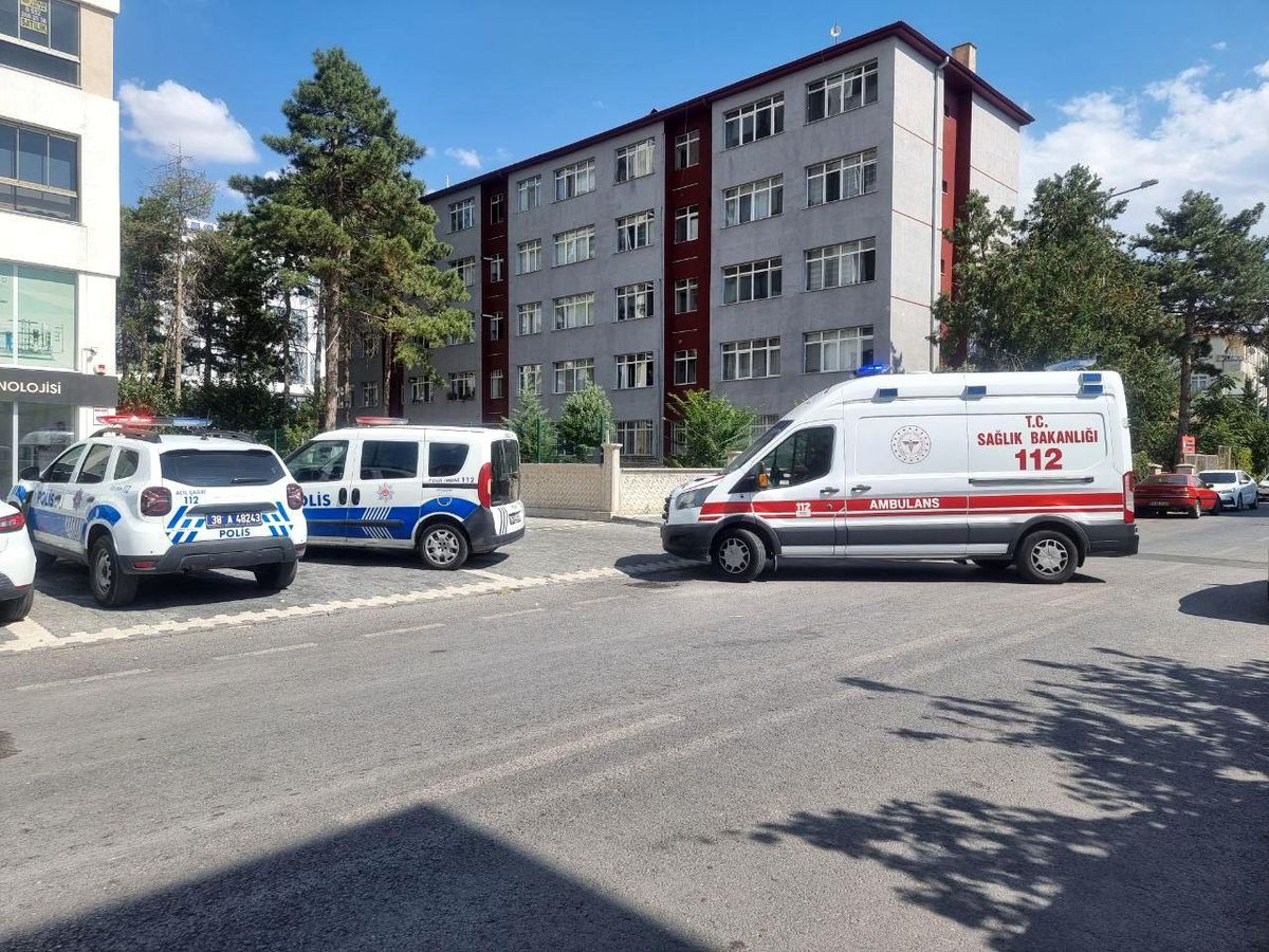Kayseri\'de tabancayla oynarken kendini vuran şahıs yaralandı