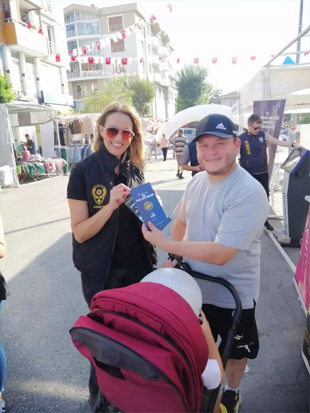 Tekirdağ\'da polis ekipleri aile içi şiddetle mücadele ve KADES hakkında bilgilendirme çalışması yaptı