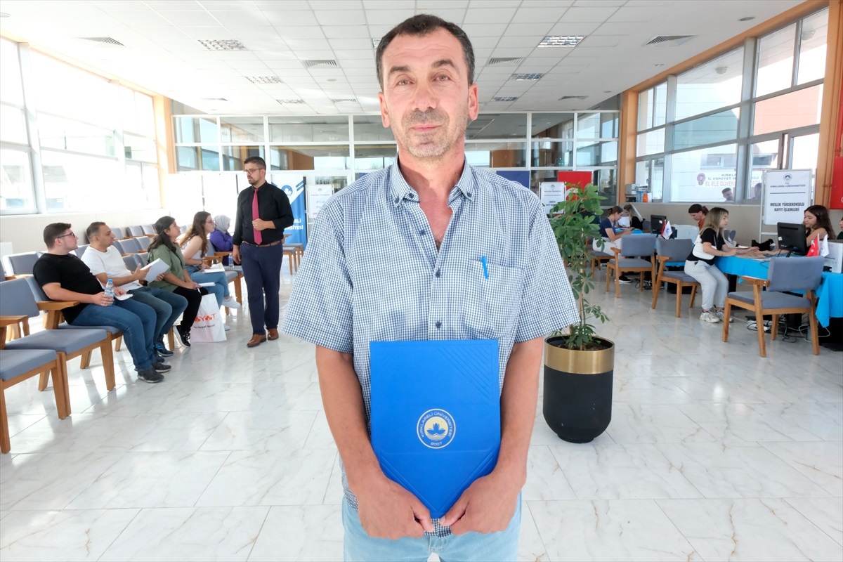 Teknik personel üniversite sınavında başarı gösterdi